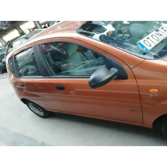 DAEWOO KALOS '2004 1.2 SE NARANJA