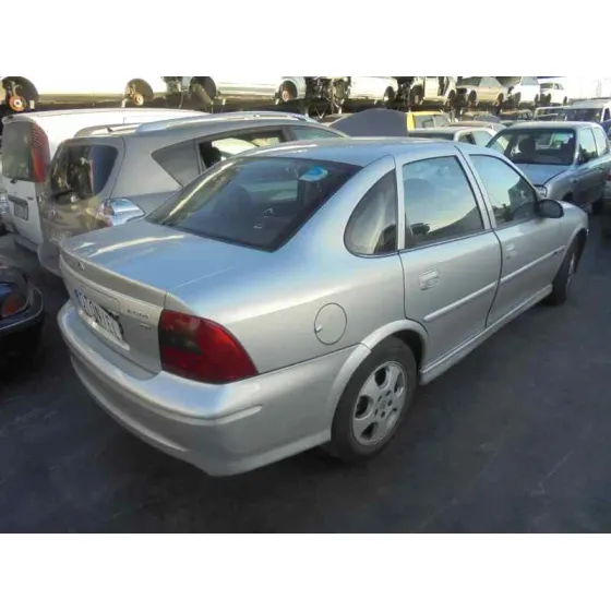 OPEL VECTRA B BERLINA '2000 BASICO (1999->) PLATA