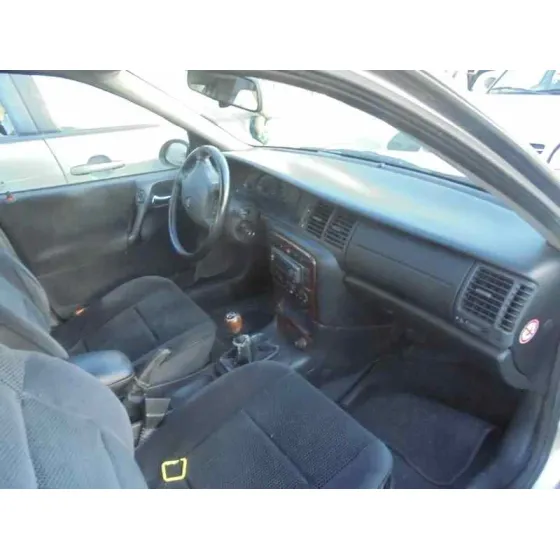 OPEL VECTRA B BERLINA '2000 BASICO (1999->) PLATA