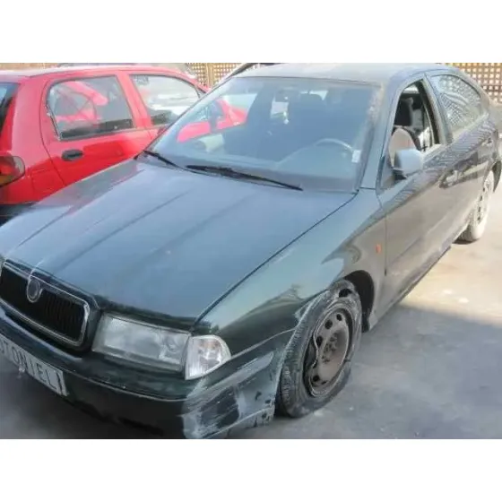 SKODA OCTAVIA BERLINA (1U2) '2000 1.6 GLX (74KW) VERDE