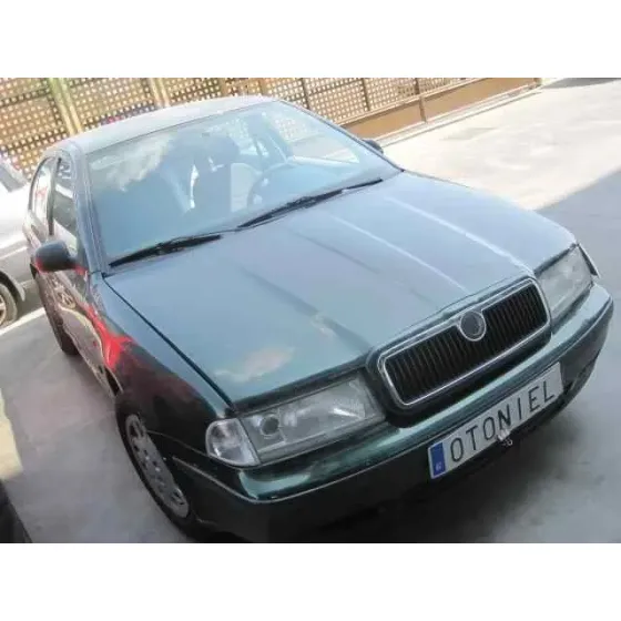 SKODA OCTAVIA BERLINA (1U2) '2000 1.6 GLX (74KW) VERDE