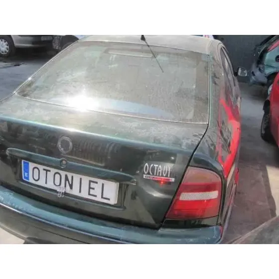 SKODA OCTAVIA BERLINA (1U2) '2000 1.6 GLX (74KW) VERDE