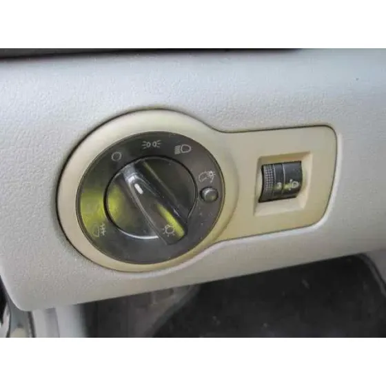 SKODA OCTAVIA BERLINA (1U2) '2000 1.6 GLX (74KW) VERDE