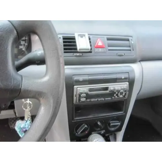 SKODA OCTAVIA BERLINA (1U2) '2000 1.6 GLX (74KW) VERDE