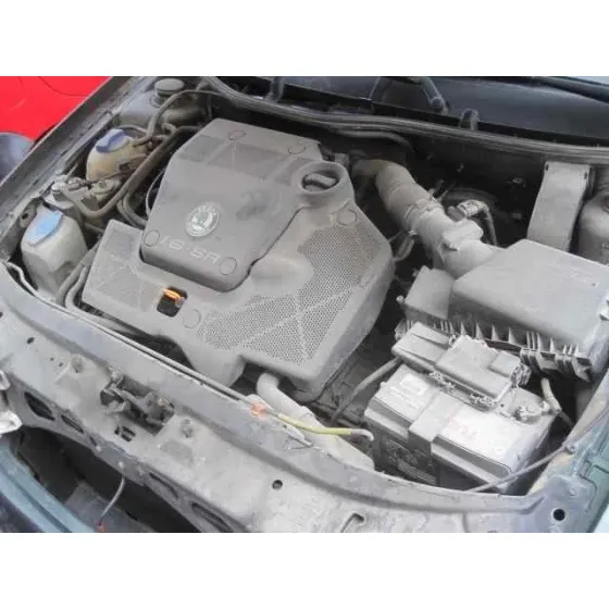 SKODA OCTAVIA BERLINA (1U2) '2000 1.6 GLX (74KW) VERDE
