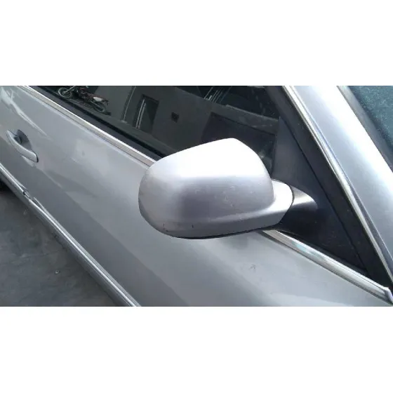 VOLKSWAGEN PASSAT BERLINA (3B3) '2001 COMFORTLINE PLATA