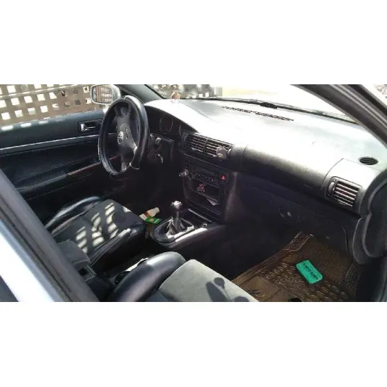 VOLKSWAGEN PASSAT BERLINA (3B3) '2001 COMFORTLINE PLATA