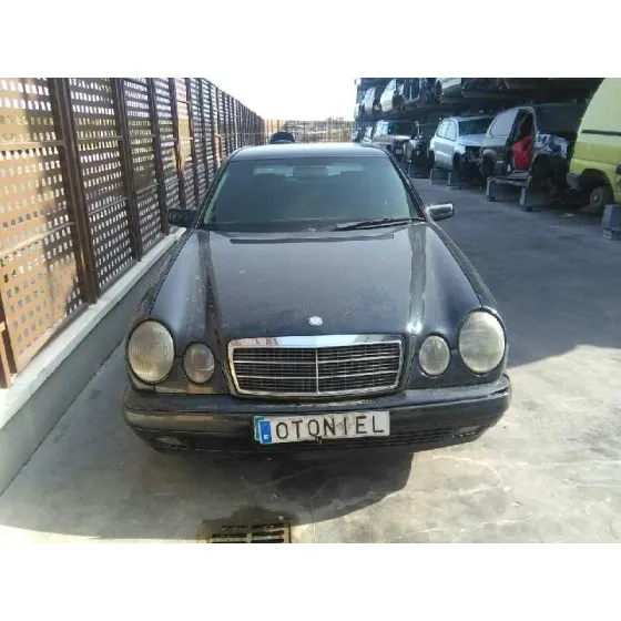 MERCEDES CLASE E (W210) BERLINA DIESEL '2002 300 TURBODIESEL (210.025) NEGRO