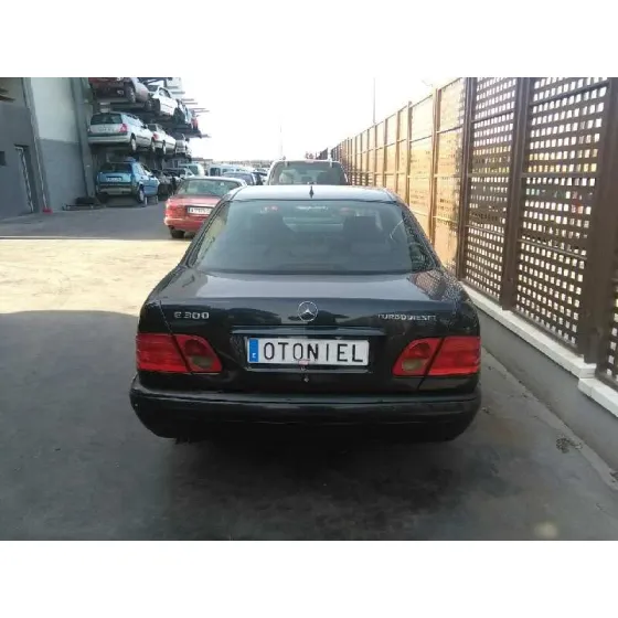 MERCEDES CLASE E (W210) BERLINA DIESEL '2002 300 TURBODIESEL (210.025) NEGRO