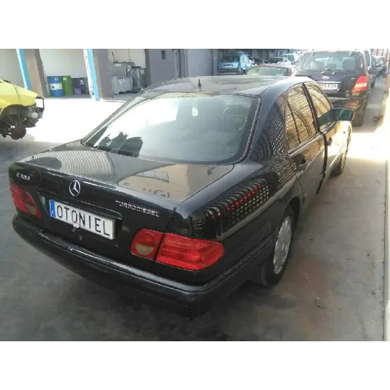 MERCEDES CLASE E (W210) BERLINA DIESEL '2002 300 TURBODIESEL (210.025) NEGRO