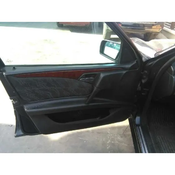 MERCEDES CLASE E (W210) BERLINA DIESEL '2002 300 TURBODIESEL (210.025) NEGRO