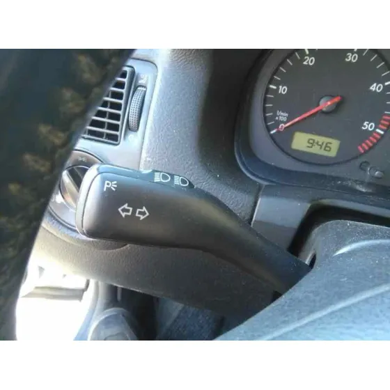 VOLKSWAGEN GOLF IV BERLINA (1J1) '2001 HIGHLINE PLATA