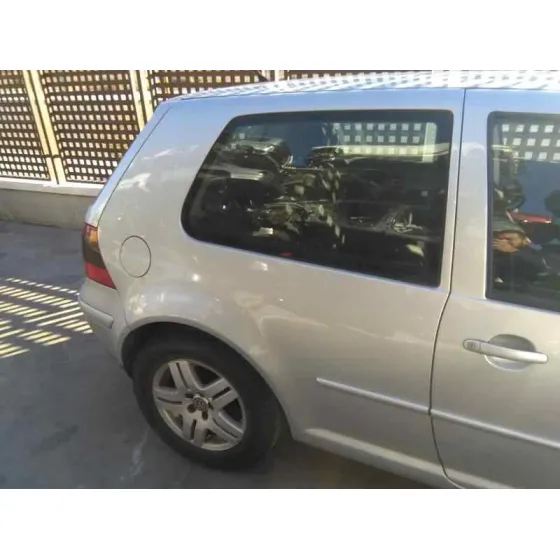 VOLKSWAGEN GOLF IV BERLINA (1J1) '2001 HIGHLINE PLATA