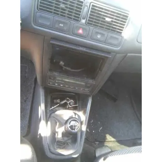 VOLKSWAGEN GOLF IV BERLINA (1J1) '2001 HIGHLINE PLATA