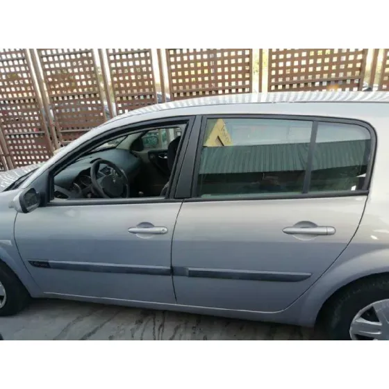 RENAULT MEGANE II BERLINA 5P '2004 1.6 16V GRIS PLATA