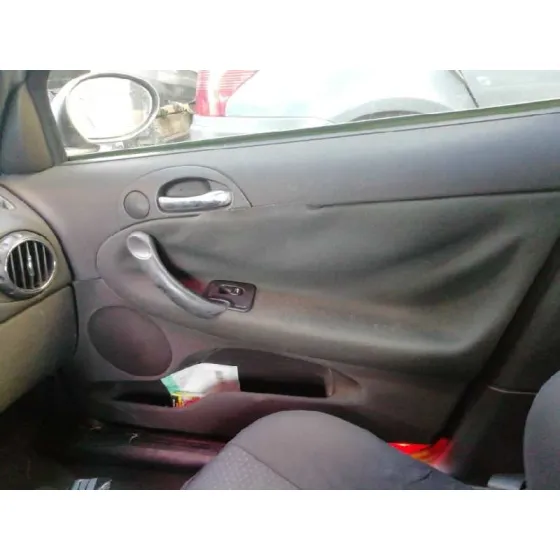 ALFA ROMEO 147 (190) '2003 1.6 T.SPARK ECO DISTINCTIVE GRIS PLATA