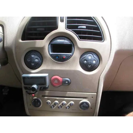 RENAULT MODUS '2004 AUTHENTIQUE NEGRO