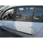 RENAULT MEGANE II BERLINA 5P RENAULT MEGANE II BERLINA 5P '2004 CONFORT AUTHENTIQUE BLANCO 2002