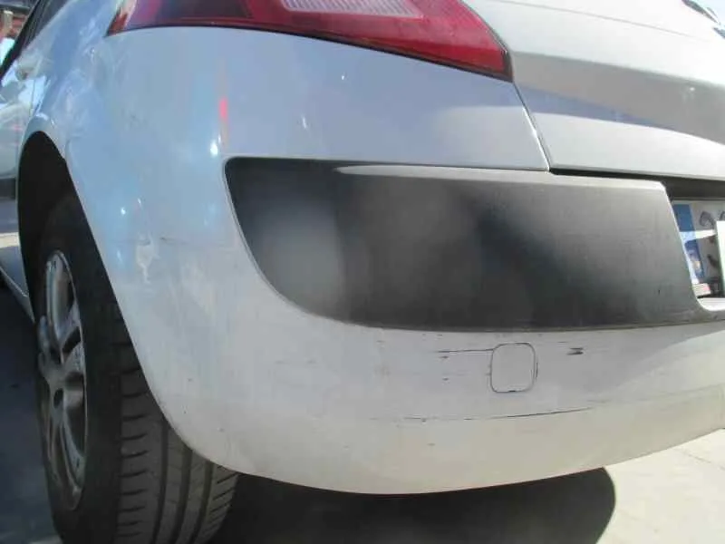 RENAULT MEGANE II BERLINA 5P RENAULT MEGANE II BERLINA 5P '2004 CONFORT AUTHENTIQUE BLANCO 2002