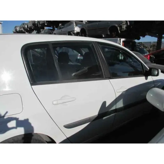 RENAULT MEGANE II BERLINA 5P '2004 CONFORT AUTHENTIQUE BLANCO