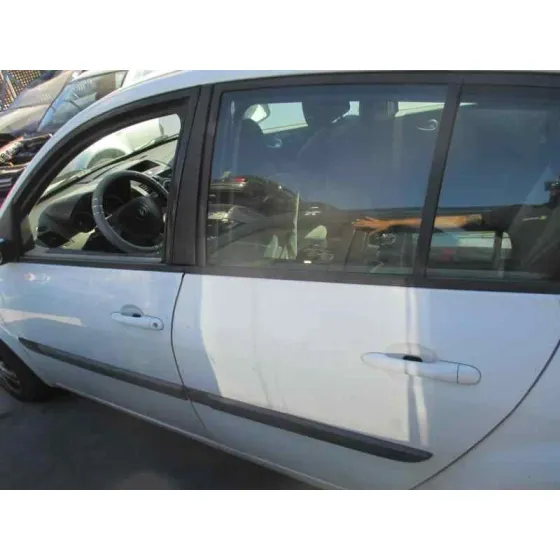 RENAULT MEGANE II BERLINA 5P '2004 CONFORT AUTHENTIQUE BLANCO