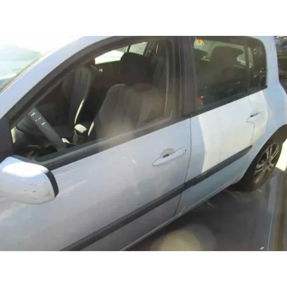 RENAULT MEGANE II BERLINA 5P '2004 CONFORT AUTHENTIQUE BLANCO