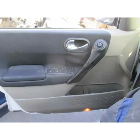RENAULT MEGANE II BERLINA 5P '2004 CONFORT AUTHENTIQUE BLANCO