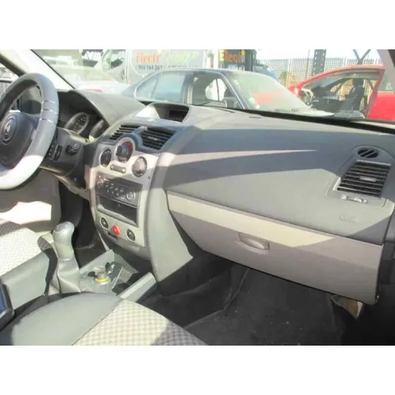 RENAULT MEGANE II BERLINA 5P '2004 CONFORT AUTHENTIQUE BLANCO
