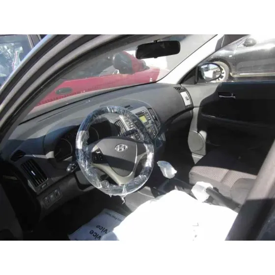 HYUNDAI I30 '2007 CLASSIC GRIS CENIZA