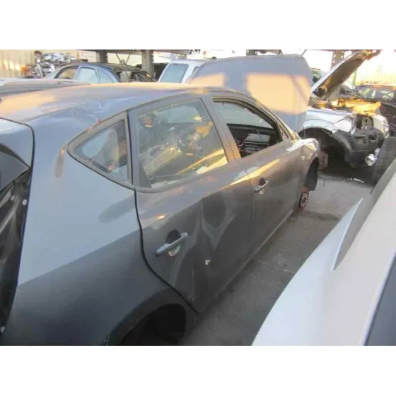 HYUNDAI I30 '2007 CLASSIC GRIS CENIZA
