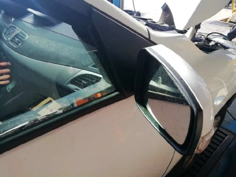RENAULT MEGANE III BERLINA 5 P RENAULT MEGANE III BERLINA 5 P '2009 AUTHENTIQUE BLANCO 2008