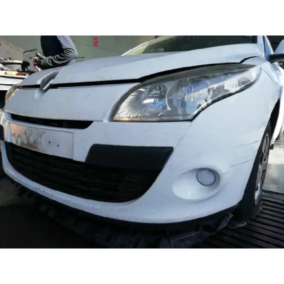 RENAULT MEGANE III BERLINA 5 P '2009 AUTHENTIQUE BLANCO