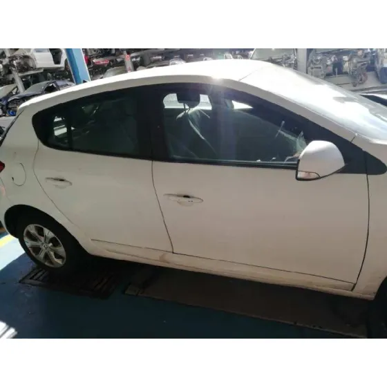 RENAULT MEGANE III BERLINA 5 P '2009 AUTHENTIQUE BLANCO