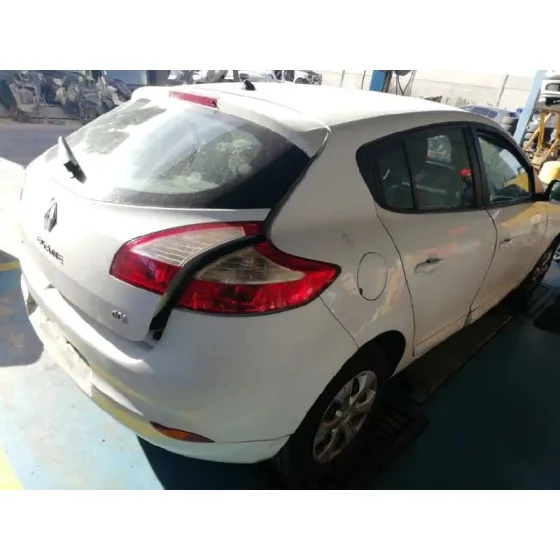 RENAULT MEGANE III BERLINA 5 P '2009 AUTHENTIQUE BLANCO