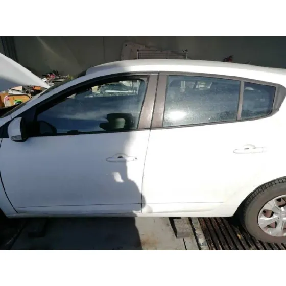 RENAULT MEGANE III BERLINA 5 P '2009 AUTHENTIQUE BLANCO