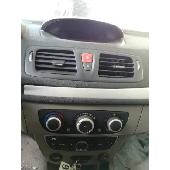 RENAULT MEGANE III BERLINA 5 P '2009 AUTHENTIQUE BLANCO