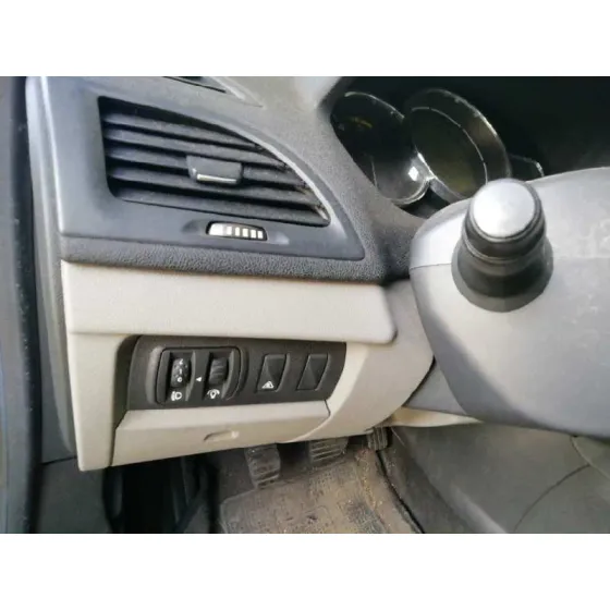 RENAULT MEGANE III BERLINA 5 P '2009 AUTHENTIQUE BLANCO
