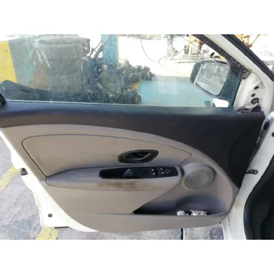 RENAULT MEGANE III BERLINA 5 P '2009 AUTHENTIQUE BLANCO