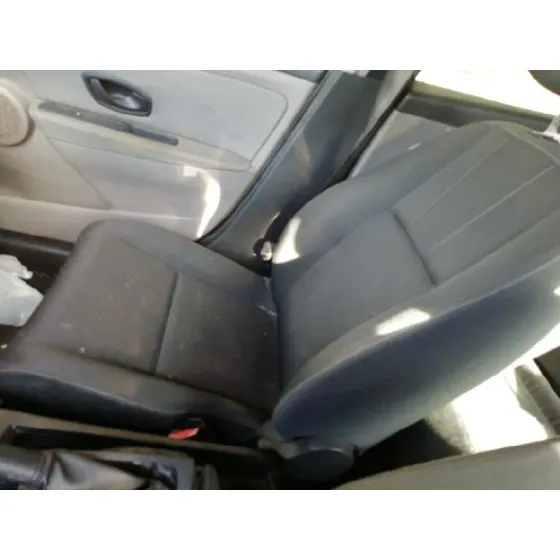 RENAULT MEGANE III BERLINA 5 P '2009 AUTHENTIQUE BLANCO