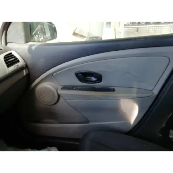 RENAULT MEGANE III BERLINA 5 P '2009 AUTHENTIQUE BLANCO