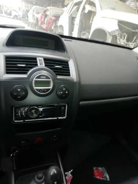 RENAULT MEGANE II CLASSIC BERLINA RENAULT MEGANE II CLASSIC BERLINA '2006 1.6 16V CHAMPANG 2003