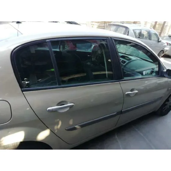 RENAULT MEGANE II CLASSIC BERLINA '2006 1.6 16V CHAMPANG