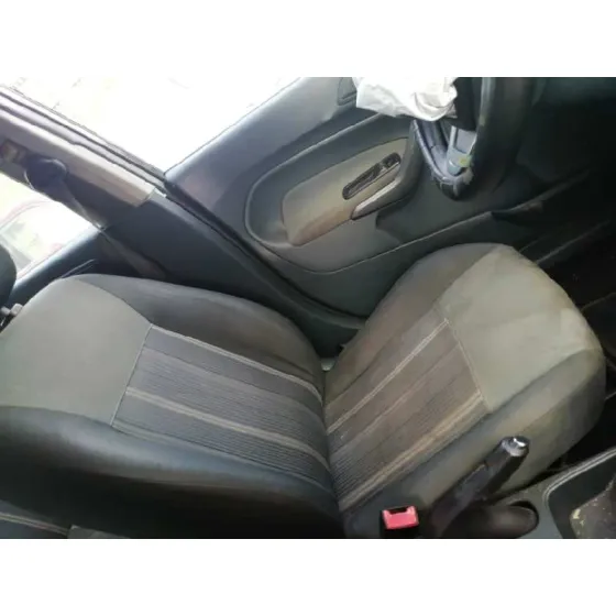 FORD FIESTA (CB1) '2010 TITANIUM NEGRO