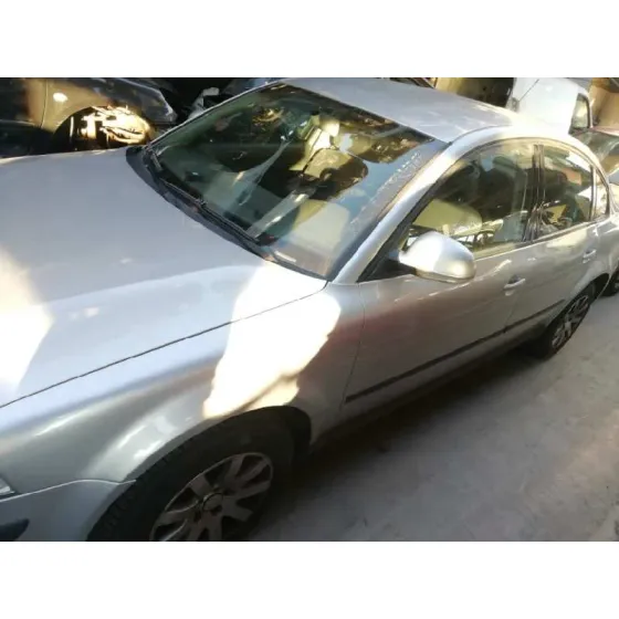 VOLKSWAGEN PASSAT BERLINA (3B3) '2004 EDITION GRIS