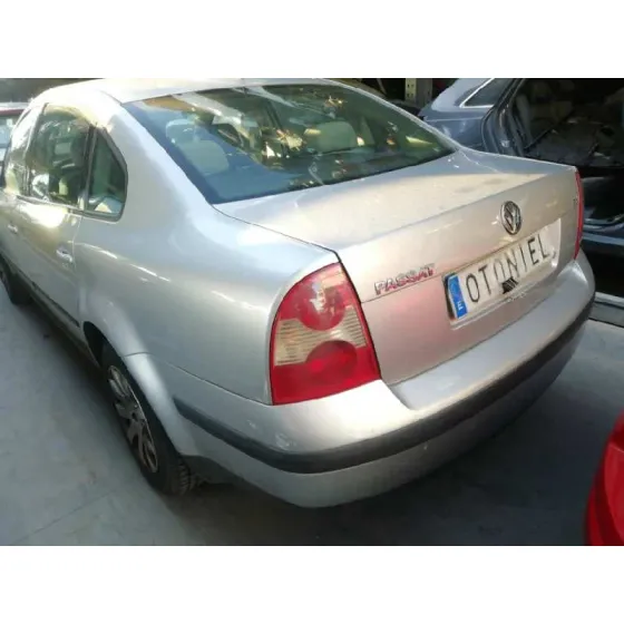 VOLKSWAGEN PASSAT BERLINA (3B3) '2004 EDITION GRIS