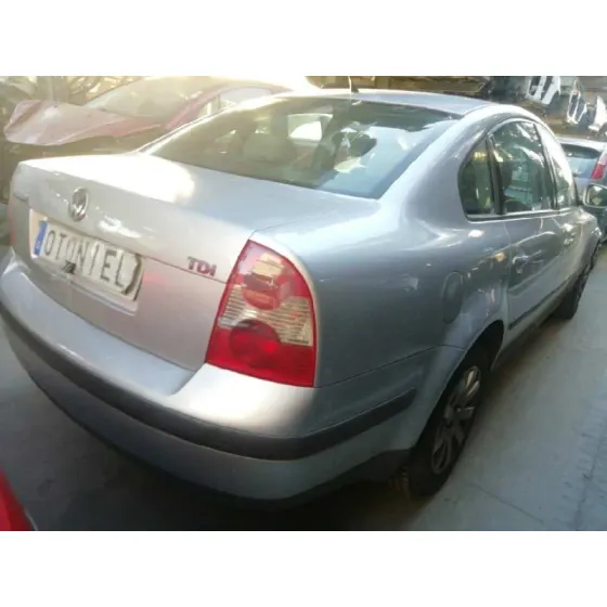VOLKSWAGEN PASSAT BERLINA (3B3) '2004 EDITION GRIS