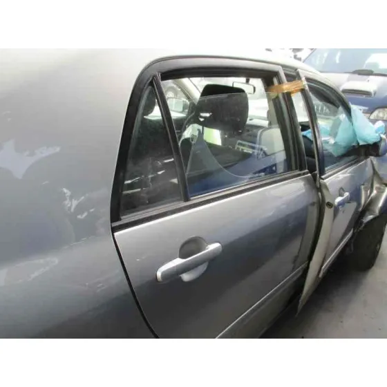 TOYOTA COROLLA (E12) '2006 2.0 D-4D LINEA LUNA BERLINA PLATA