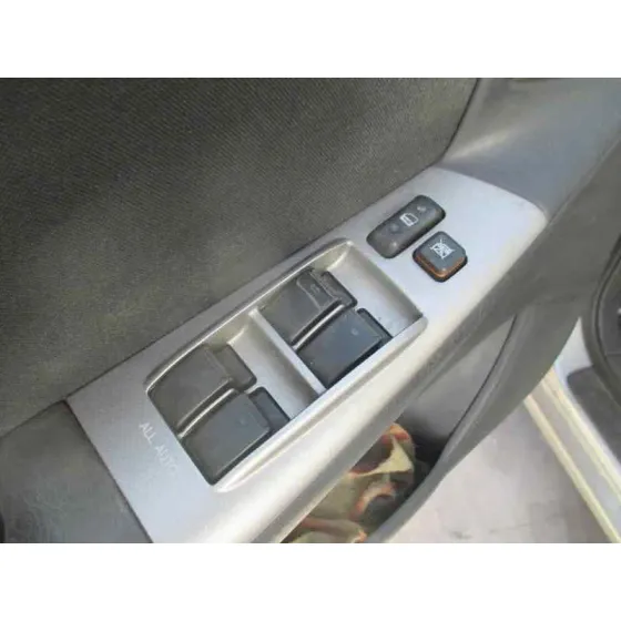 TOYOTA COROLLA (E12) '2006 2.0 D-4D LINEA LUNA BERLINA PLATA