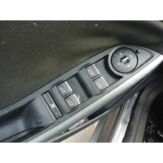 FORD FOCUS LIM. (CB8) '2011 TITANIUM GRIS