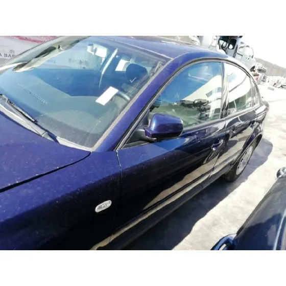 VOLKSWAGEN PASSAT BERLINA (3B3) '2001 COMFORTLINE AZUL OSCURO